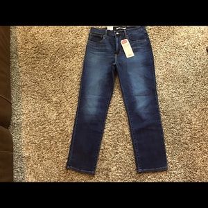 Levi’s cropped jeans